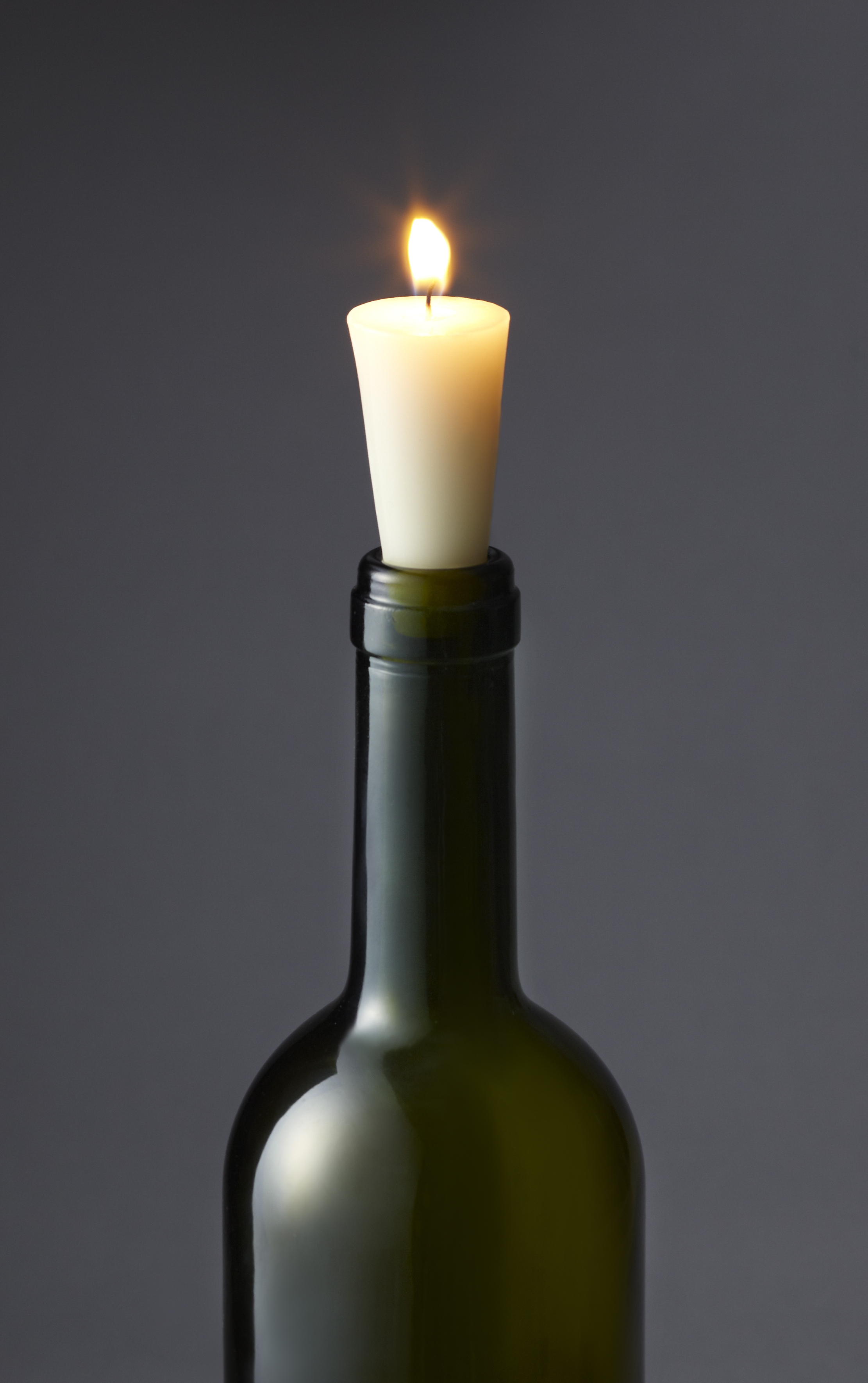 bottle-stopper-wine-candle-lifestyle